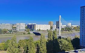 Vulcain 2, 11Eme, Ile De Nantes, 4Pers, Parking Inclus